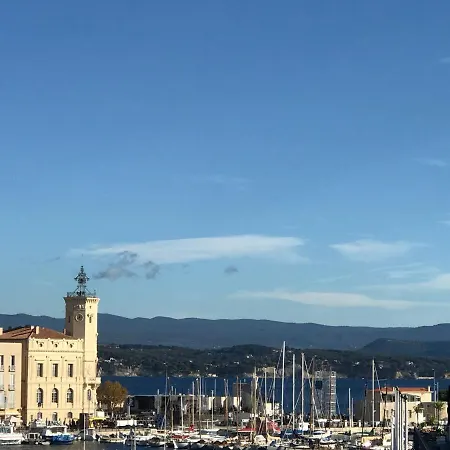 Accostage Vieux-port - & Parking En Option La Ciotat