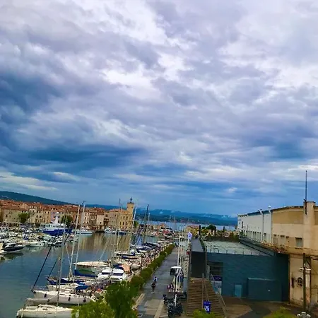Accostage Vieux-port - & Parking En Option